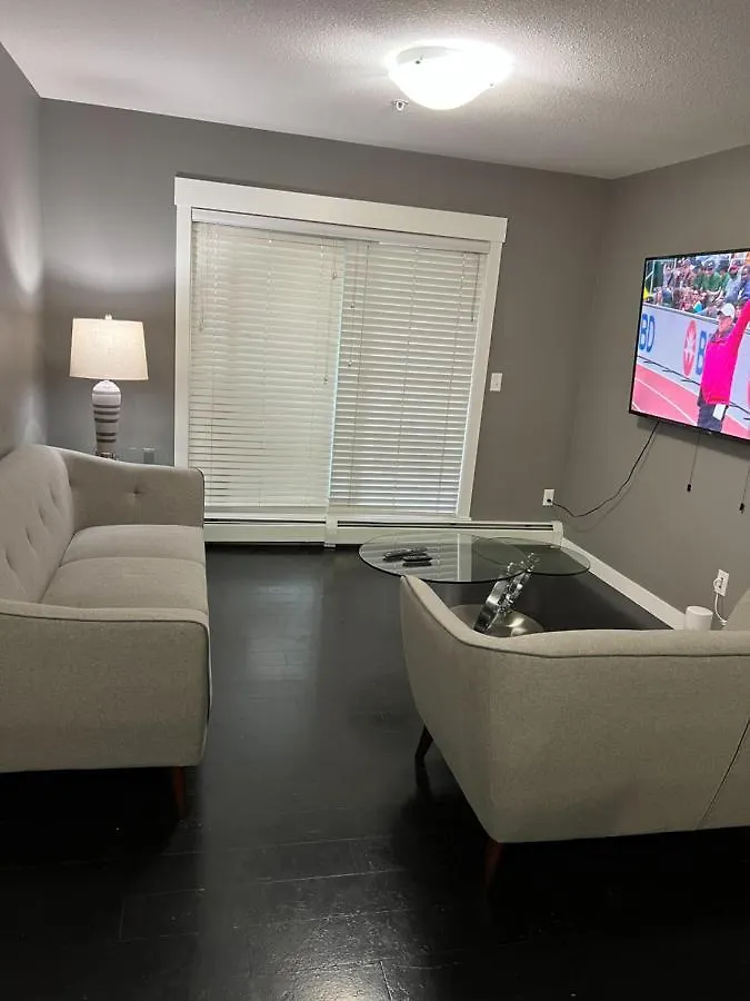 Lovely 2 bedroom 2 bathroom plus den Calgary Appartement