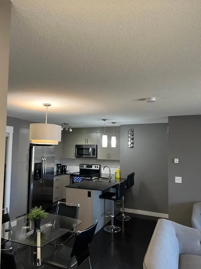 Lovely 2 bedroom 2 bathroom plus den Calgary Appartement
